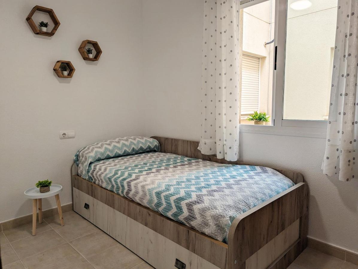 Apartamento Las Palmeras - Con Terraza, Barbacoa, Aire Acondicionado Y A 250M De La Playa! Los Alcazares Exterior photo